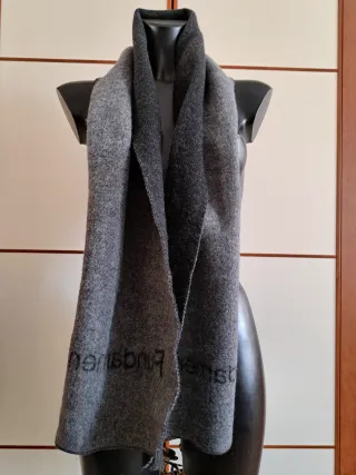 Sciarpa Fundamentals in lana grigia