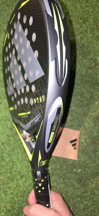 Adidas Arrow Hit Carbon