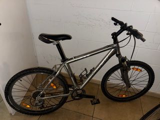 Bicicleta Trek 4300 SL Gris
