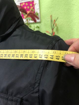 Elegante abrigo impermeable negro XL