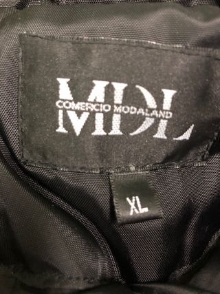 Elegante abrigo impermeable negro XL