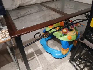 Mesa de cristal con 4 sillas