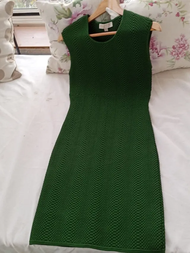 Vestido Michael Kors verde entallado