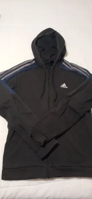 Chaqueta Adidas negra con capucha