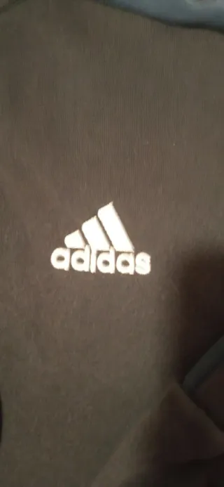 Chaqueta Adidas negra con capucha