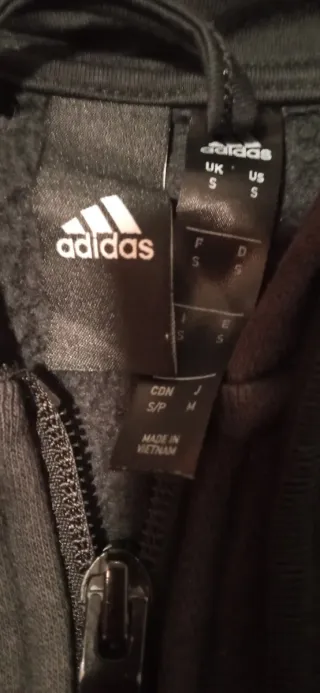 Chaqueta Adidas negra con capucha