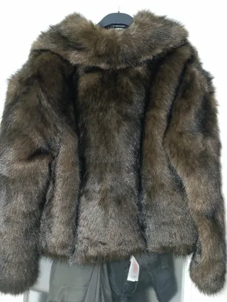 Pelliccia corta effetto volpe marrone