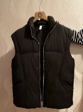 Chaleco acolchado negro ancho