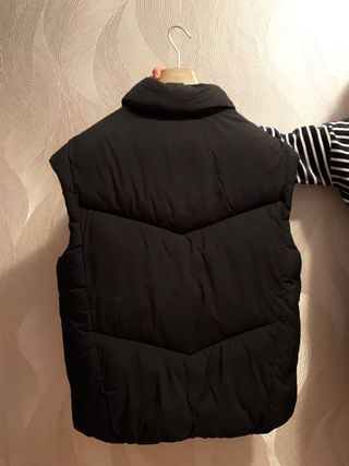 Chaleco acolchado negro ancho