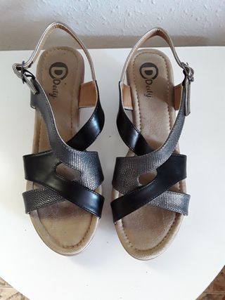 Sandalias NUEVAS cuña. Deity. Talla 40.