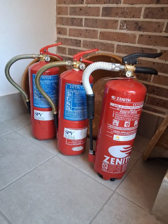 3 Extintores SPV y Zenith ABC