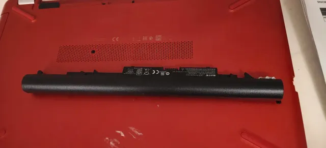 Ordenador portátil HP negro y rojo