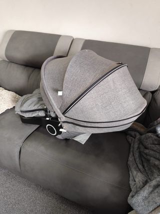 Carro de bebé gris stokke