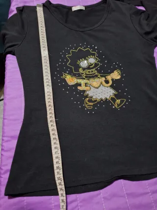 Camiseta Lisa Simpson con pedrería