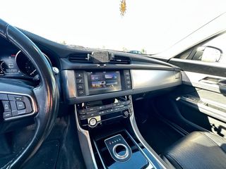 Jaguar XF 2017  180Cv