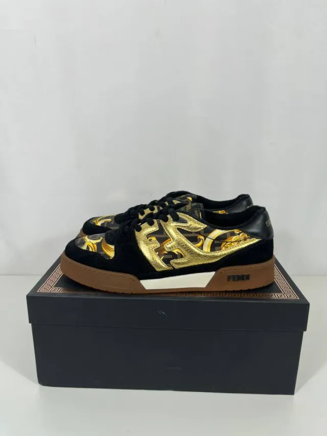 Zapatillas Fendi Negras y Doradas