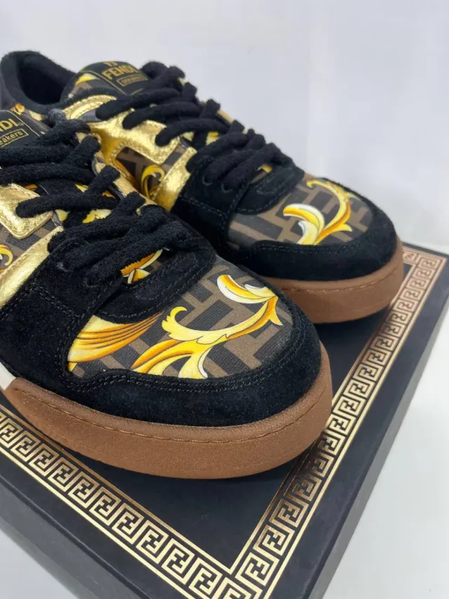Zapatillas Fendi Negras y Doradas