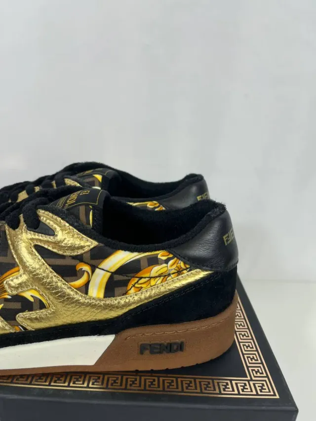 Zapatillas Fendi Negras y Doradas