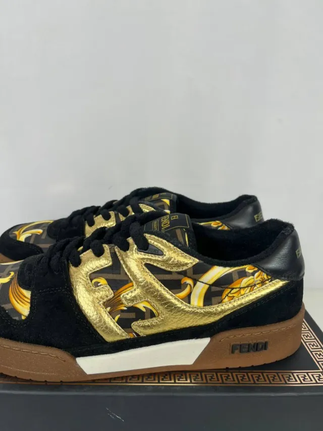 Zapatillas Fendi Negras y Doradas