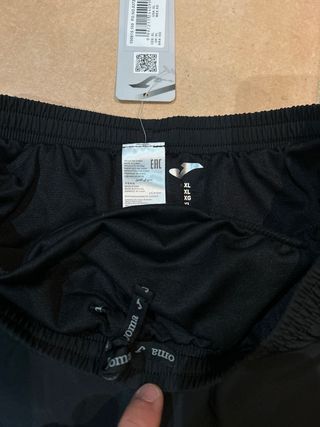 Calzona running Joma negra a estrenar