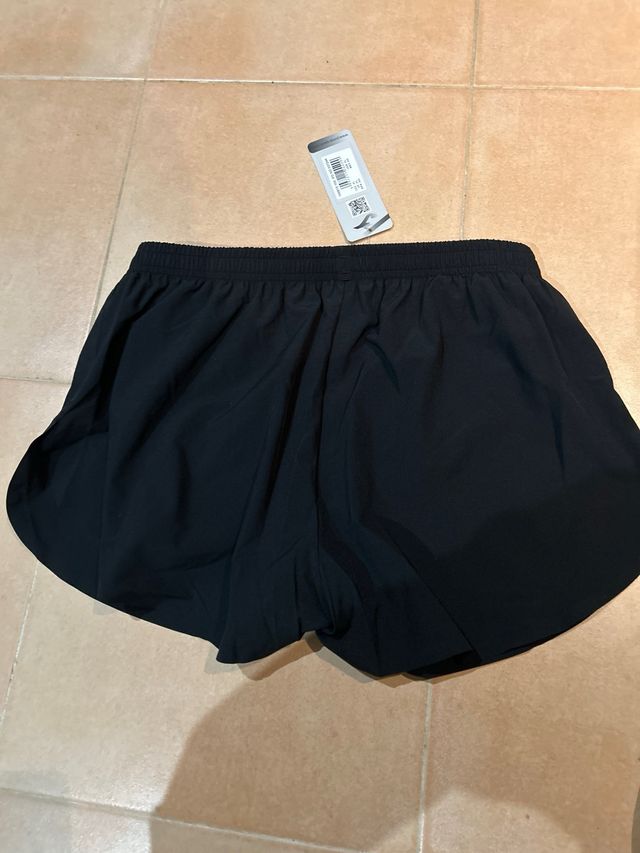 Calzona running Joma negra a estrenar