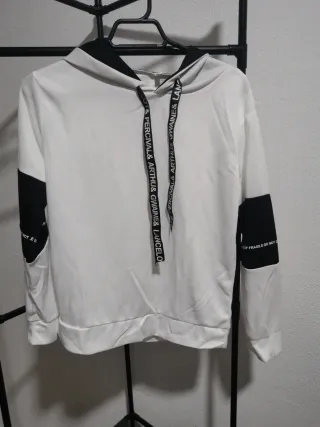 Sudadera con capucha blanca y negra Talla M