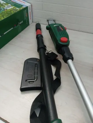 Bosch UniversalChainPole 18 - Sierra de Cadena