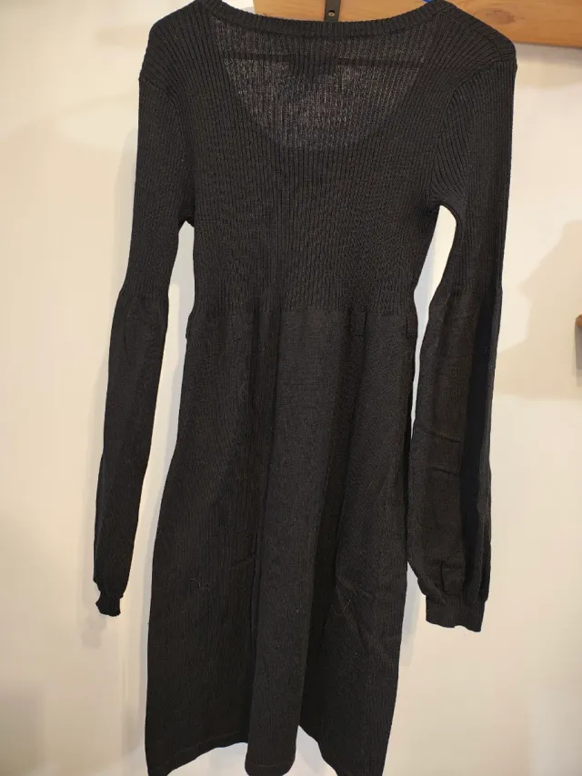 Vestido negro tejido manga abullonada