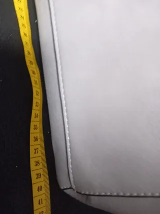 2 Bolsos gris y Gafas de Sol Negras