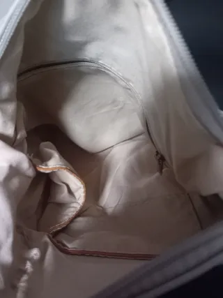 2 Bolsos gris y Gafas de Sol Negras