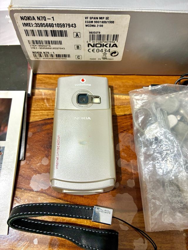 Nokia N70-1 Plata con Caja Original
