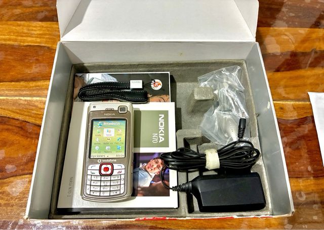 Nokia N70-1 Plata con Caja Original