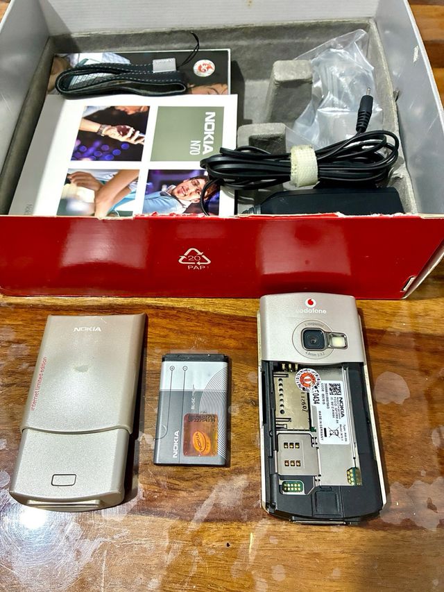 Nokia N70-1 Plata con Caja Original