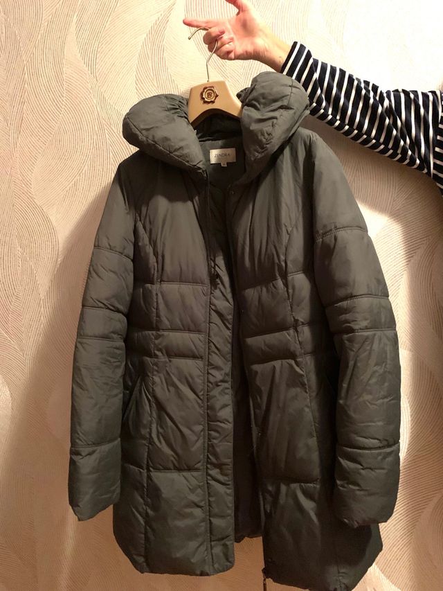 Abrigo acolchado verde sin capucha