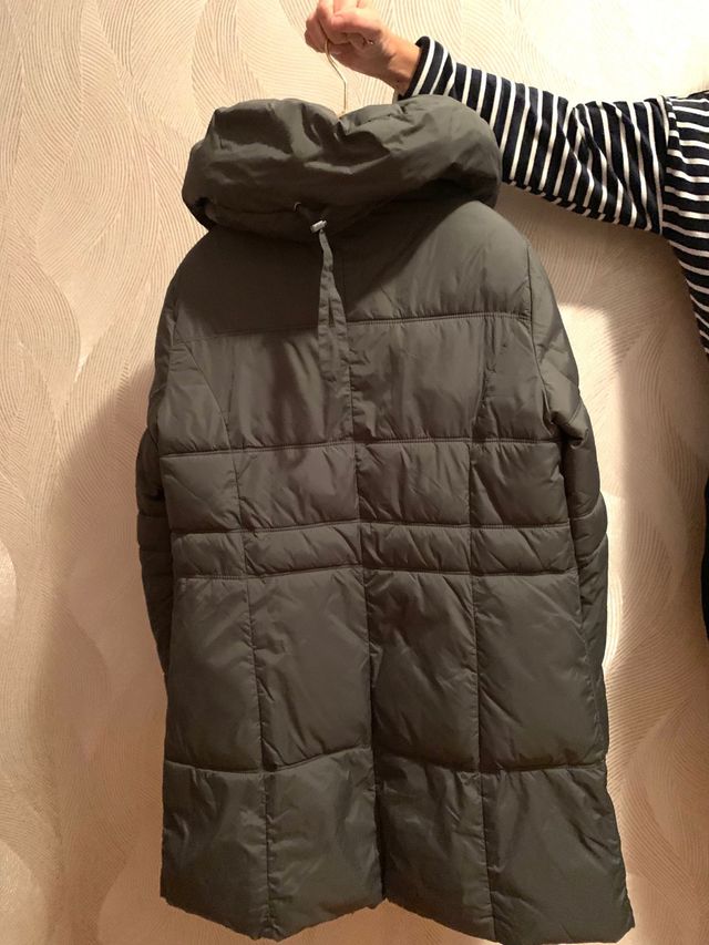 Abrigo acolchado verde sin capucha