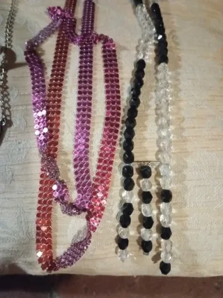 7.Lote Bisutería Collares y Pendientes