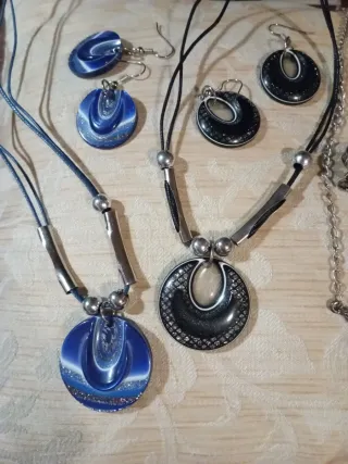 7.Lote Bisutería Collares y Pendientes