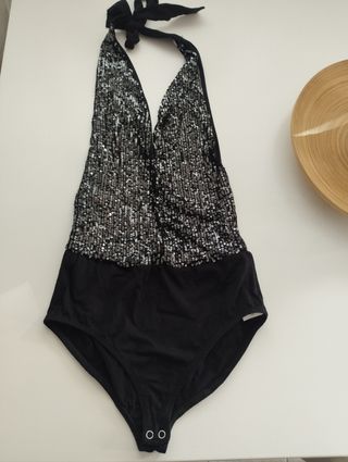 Body lentejuelas plateadas y negro