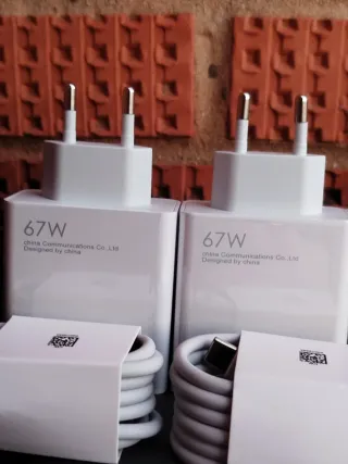 2 Caricabatterie rapidi Xiaomi da 67W con cavi