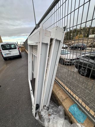 Ventana aluminio con persiana