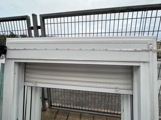 Ventana aluminio con persiana