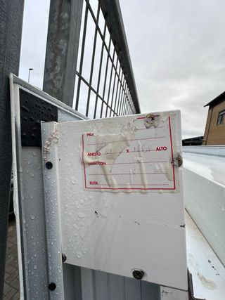 Ventana aluminio con persiana