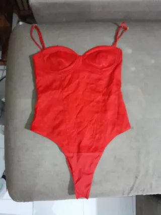 Body rojo con tirantes