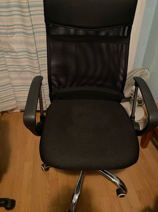 Silla de oficina ergonómica negra
