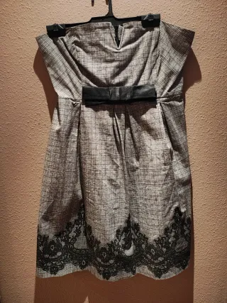 Vestido palabra de honor con encaje