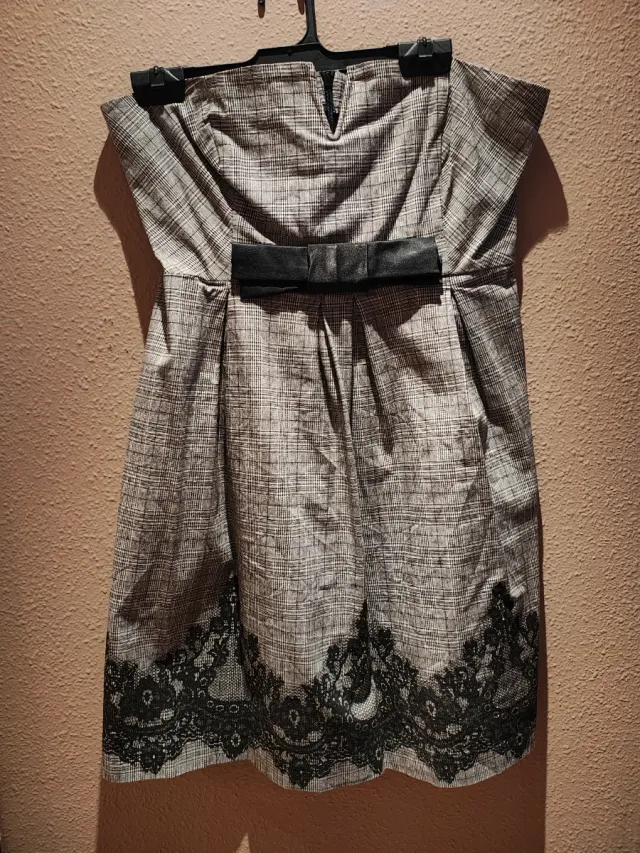 Vestido palabra de honor con encaje