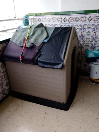Casa para perro grande de plástico
