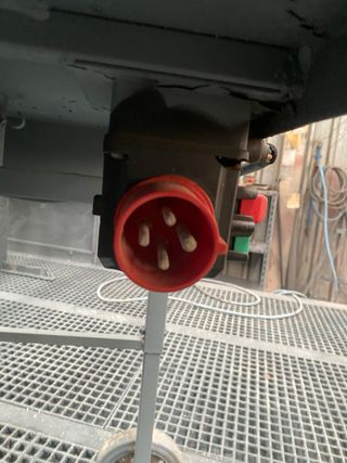 Mesa de corte con sierra