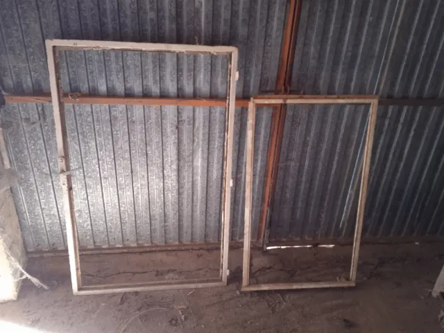 Marco de ventana metálico