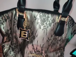 Borsa Laura Biagiotti nera con dettagli oro